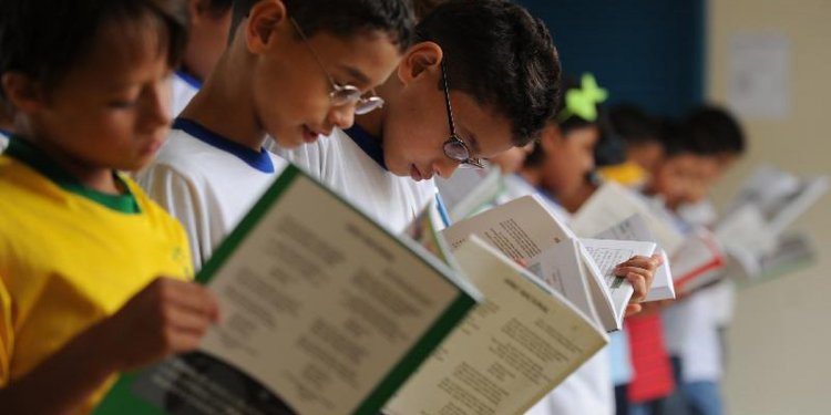 Professores têm até segunda para escolher livros da educação infantil