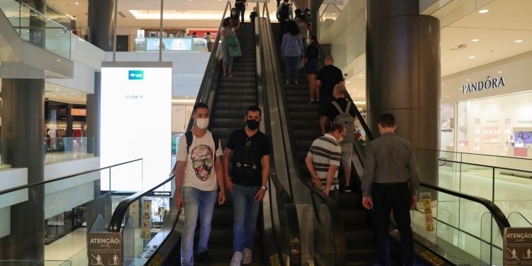 Covid-19: mortes vão a 577,5 mil e casos a 20,67 milhões