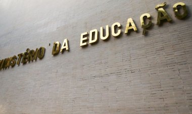 Instituições federais não podem exigir vacina contra covid-19, diz MEC