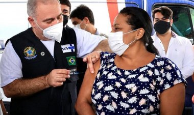 Covid-19: ministro da Saúde pede que se reforcem cuidados na vacinação