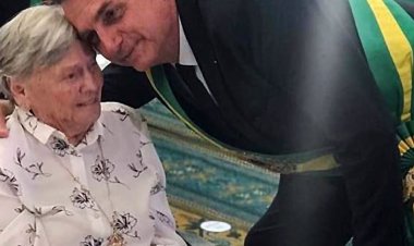 Presidente Jair Bolsonaro chega a Eldorado para velório da mãe