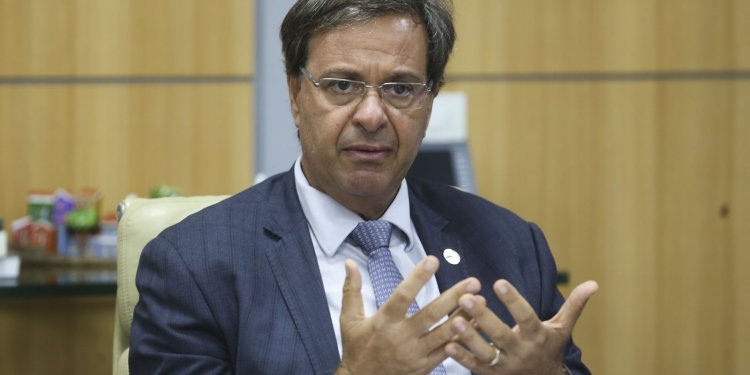 Ministro do Turismo testa positivo para a covid-19