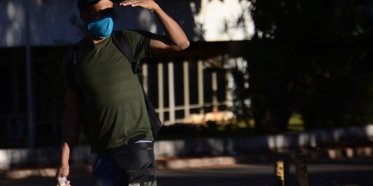 Distrito Federal volta a exigir máscaras em locais abertos