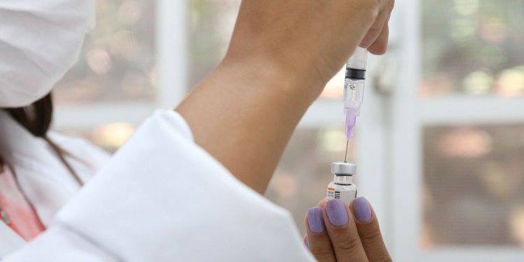 Covid-19: casos em acompanhamento mais do que dobram em uma semana