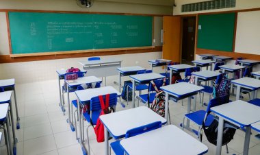 Professores da rede estadual aprovam greve a partir de 8 de março