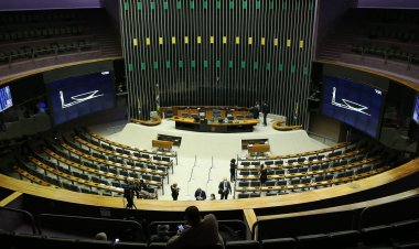 Campanha incentiva participação feminina na política