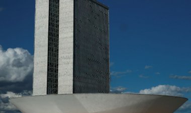 Câmara aprova PL que deixa SUS discordar da Anvisa no uso de remédios