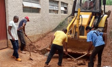 Presos limpam ruas e reconstroem casas atingidas pelas chuvas em Rio Pomba