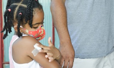 Metade do público infantil já recebeu a primeira dose contra a covid-19 em Minas