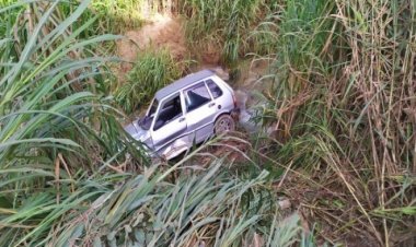 Carro perde o controle e cai de ponte próximo a Miradouro