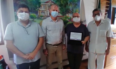 Prefeito de Ubá recebe coordenadores da Casa de Oração para homenagem de agradecimento