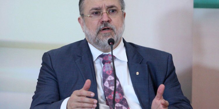 Procurador-geral da República testa positivo para covid-19