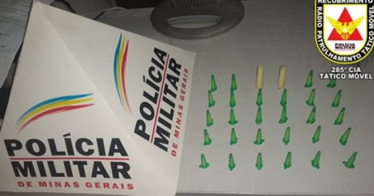 Homem de 23 anos é preso em Ubá com 30 pinos de cocaína no guarda roupa