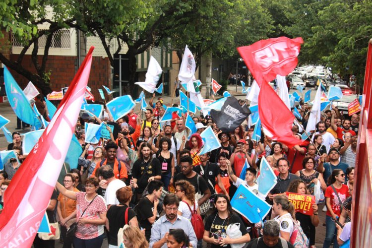 Sind-UTE/MG realiza assembleia estadual, aprova calendário de lutas e o estado de greve pelo cumprimento do Piso Salarial da Educação em Minas Gerais