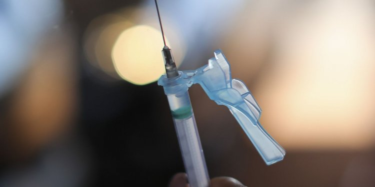 Campanha de vacinação contra covid-19 avança em Petrópolis