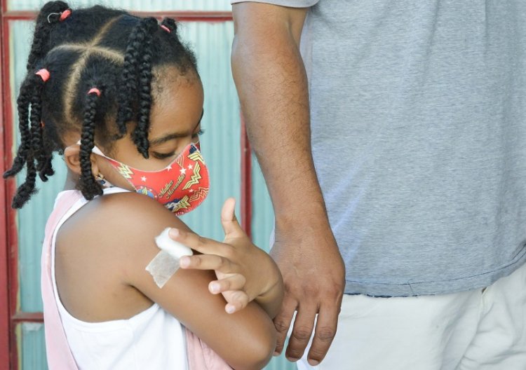 Metade do público infantil já recebeu a primeira dose contra a covid-19 em Minas