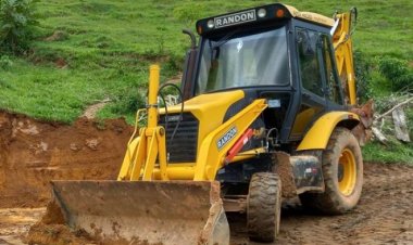 Retroescavadeira furtada dentro de almoxarifado da Prefeitura de Muriaé é localizada em Ubá