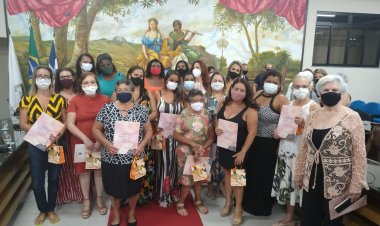 Cerimônia de entrega do título de Mérito Mulher Cidadã Irmã Marisa Costa