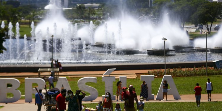 Distrito Federal e Santa Catarina flexibilizam uso de máscara