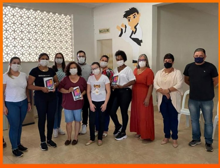 Agentes comunitárias de saúde recebem tablets para otimizar o trabalho em Divinésia