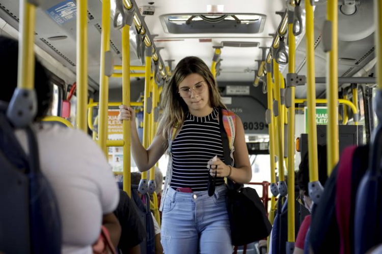 Rio acaba com obrigatoriedade de uso de máscara contra Covid-19 em lugares abertos e fechados