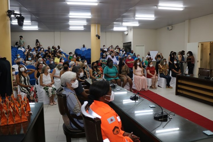 Cerimônia de entrega do título de Mérito Mulher Cidadã Irmã Marisa Costa