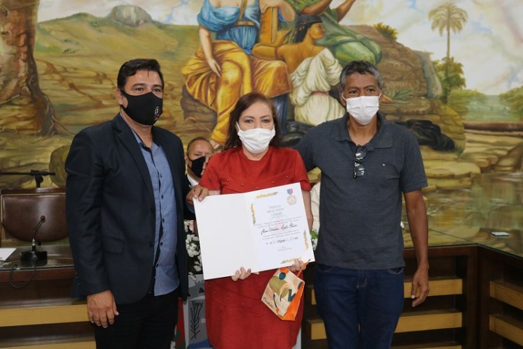 Cerimônia de entrega do título de Mérito Mulher Cidadã Irmã Marisa Costa