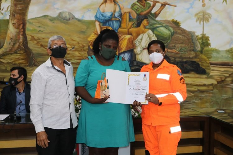 Cerimônia de entrega do título de Mérito Mulher Cidadã Irmã Marisa Costa