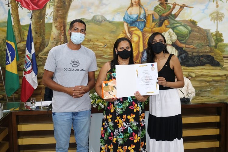 Cerimônia de entrega do título de Mérito Mulher Cidadã Irmã Marisa Costa