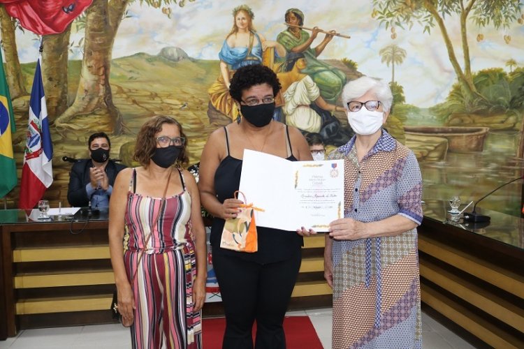 Cerimônia de entrega do título de Mérito Mulher Cidadã Irmã Marisa Costa