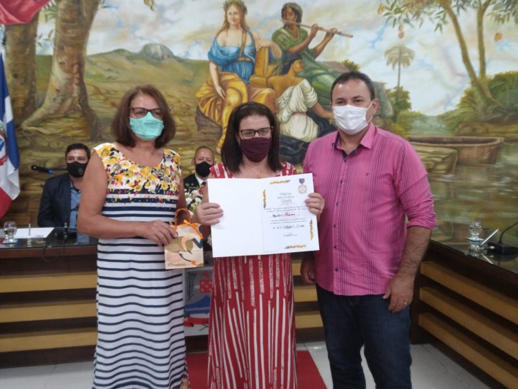 Cerimônia de entrega do título de Mérito Mulher Cidadã Irmã Marisa Costa