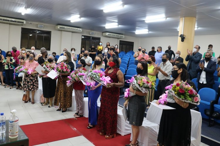 Legislativo ubaense faz homenagem a 8 Mulheres em comemoração ao Dia Internacional da Mulher