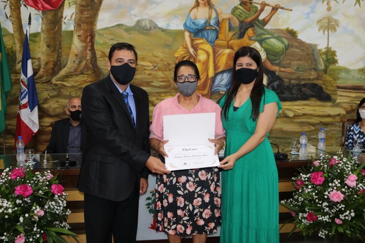 Legislativo ubaense faz homenagem a 8 Mulheres em comemoração ao Dia Internacional da Mulher