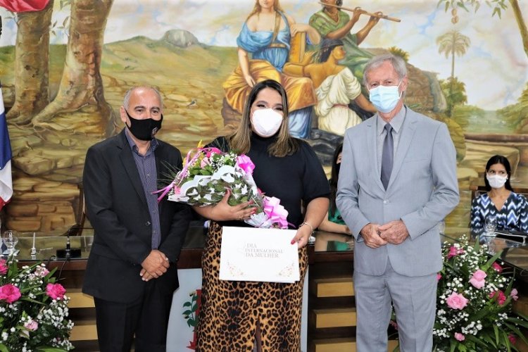 Legislativo ubaense faz homenagem a 8 Mulheres em comemoração ao Dia Internacional da Mulher