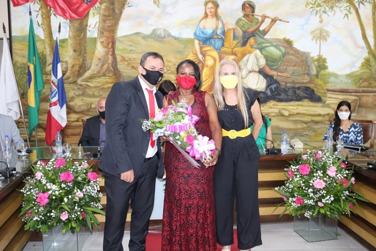 Legislativo ubaense faz homenagem a 8 Mulheres em comemoração ao Dia Internacional da Mulher