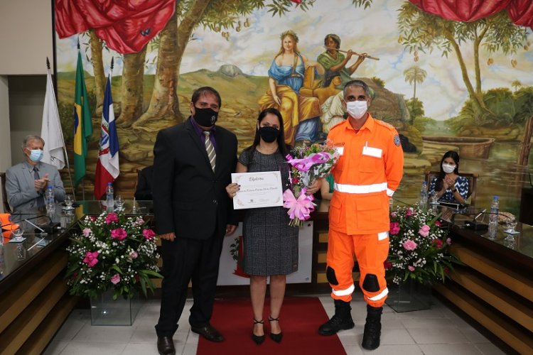 Legislativo ubaense faz homenagem a 8 Mulheres em comemoração ao Dia Internacional da Mulher