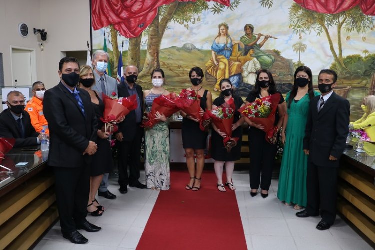 Legislativo ubaense faz homenagem a 8 Mulheres em comemoração ao Dia Internacional da Mulher