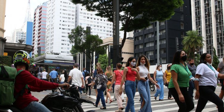 Covid-19: Brasil registra 33.937 novos casos e 263 mortes em 24 horas