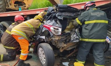 Engavetamento deixa dois feridos em estado grave na BR-116 em Bom Jesus da Cachoeira