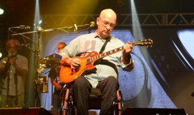 Paralamas do Sucesso se apresenta em Muriaé e leva multidão ao delírio