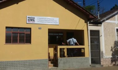 Criminosos invadem delegacia de Rio Novo, furtam armas e deixam recados para a polícia