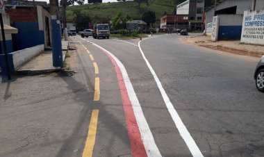 Serviço de revitalização de sinalização é realizado em diversas vias de Ubá