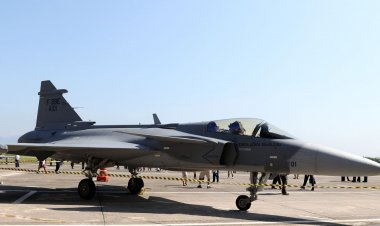Caças Gripen comprados pelo Brasil recebem batismo operacional