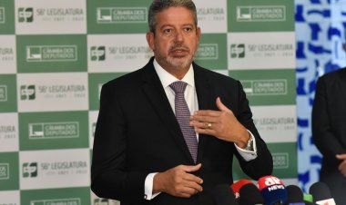 Presidente da Câmara: decisão sobre cassação de mandato é do Congresso