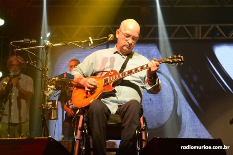 Paralamas do Sucesso se apresenta em Muriaé e leva multidão ao delírio