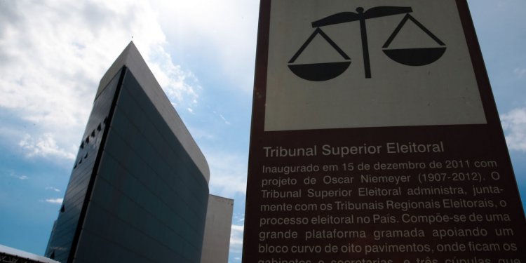 Câmara e TSE assinam termo para combater fake news nas eleições 2022