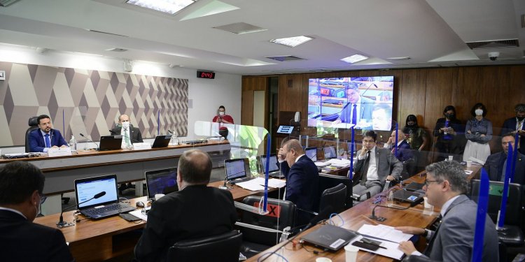 Presidente do FNDE diz que teve nome usado sem autorização