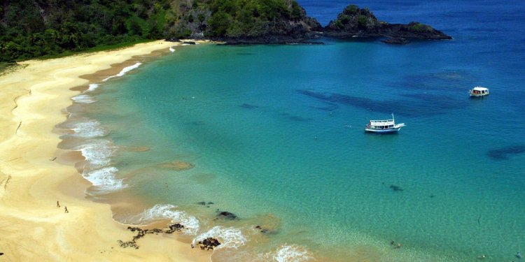 Fernando de Noronha deixa de exigir testes de covid-19 para turistas