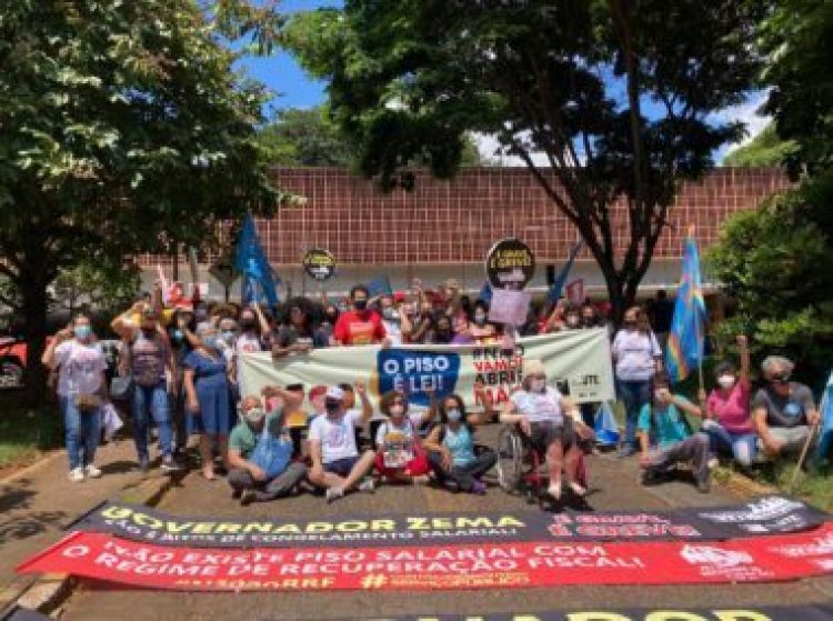 Fim da greve dos professores: volta às aulas acontece nesta segunda  em Viçosa