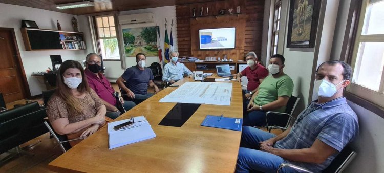 Prefeito de Ubá recebe equipe para apresentação de projeto prévio do Centro Educacional
